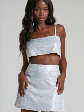 ELSWYTH MINI SKIRT - SIDE SPLIT SEQUIN SKIRT IN SILVER
